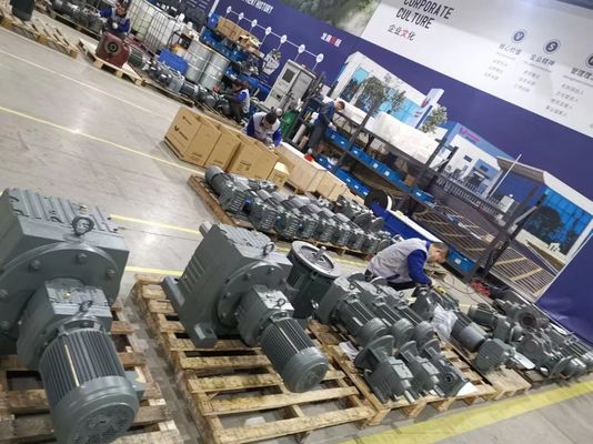 পরিবাহকের জন্য Wanshsin F সিরিজ হেলিকাল গিয়ার Reducer AC বৈদ্যুতিক বেভেল গিয়ার মোটর